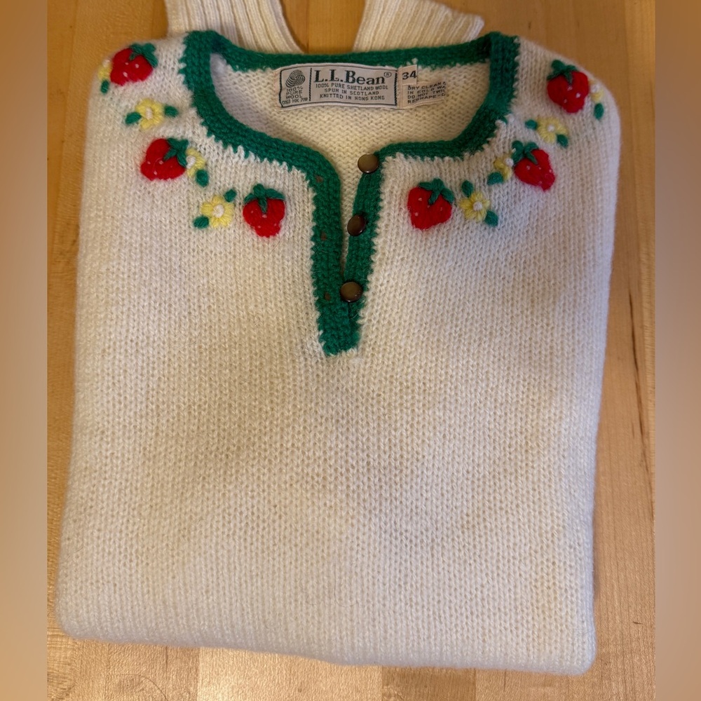 L.L. Bean VTG 80’s Embroidered Wool 🍓Strawberry Sweater Sz 34 *EUC*